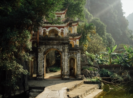 Top điểm du lịch tâm linh nổi tiếng ở Ninh Bình